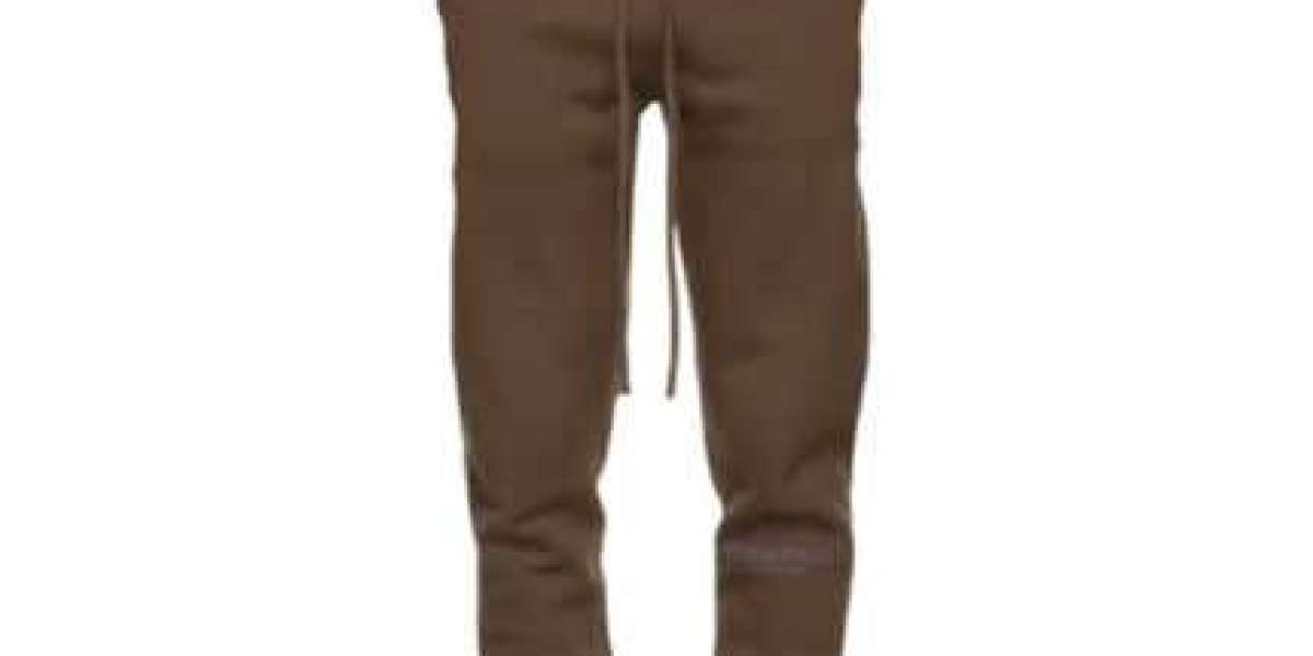 Essentials Sweatpants: Where Streetwear Comfort Meets Everyday Style
