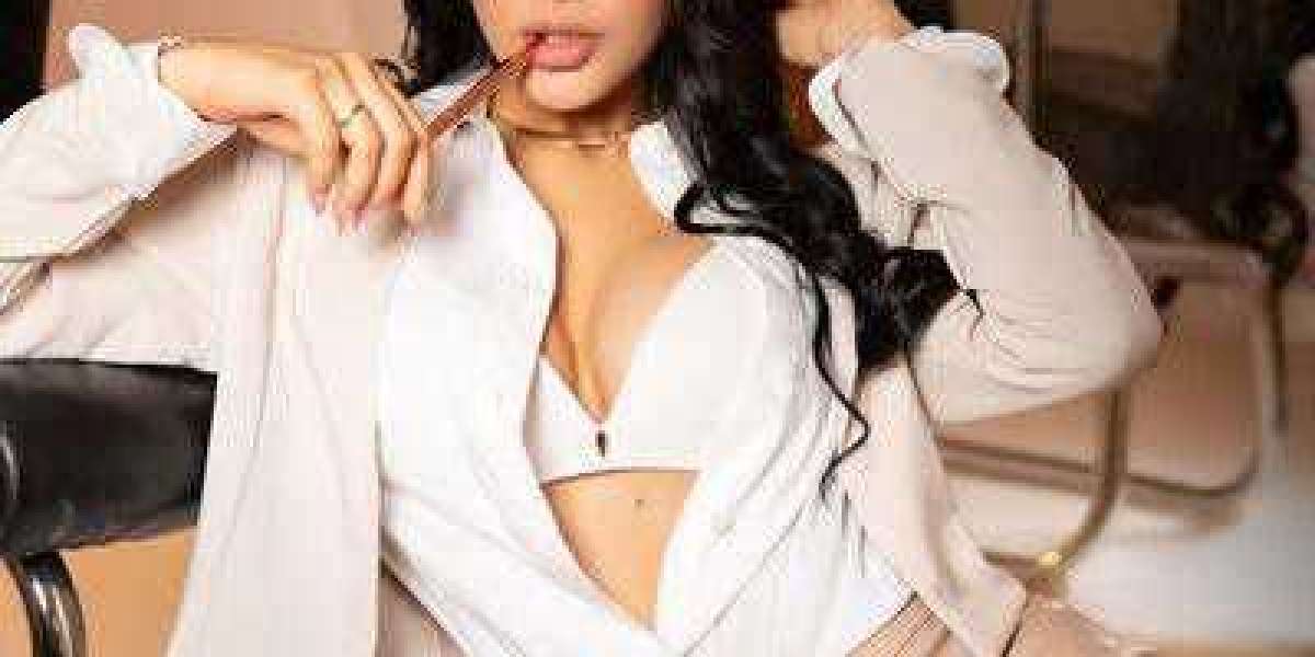 Jet-Set Dreams with Avnee Kaur – Your Celebrity VIP Travel Escort