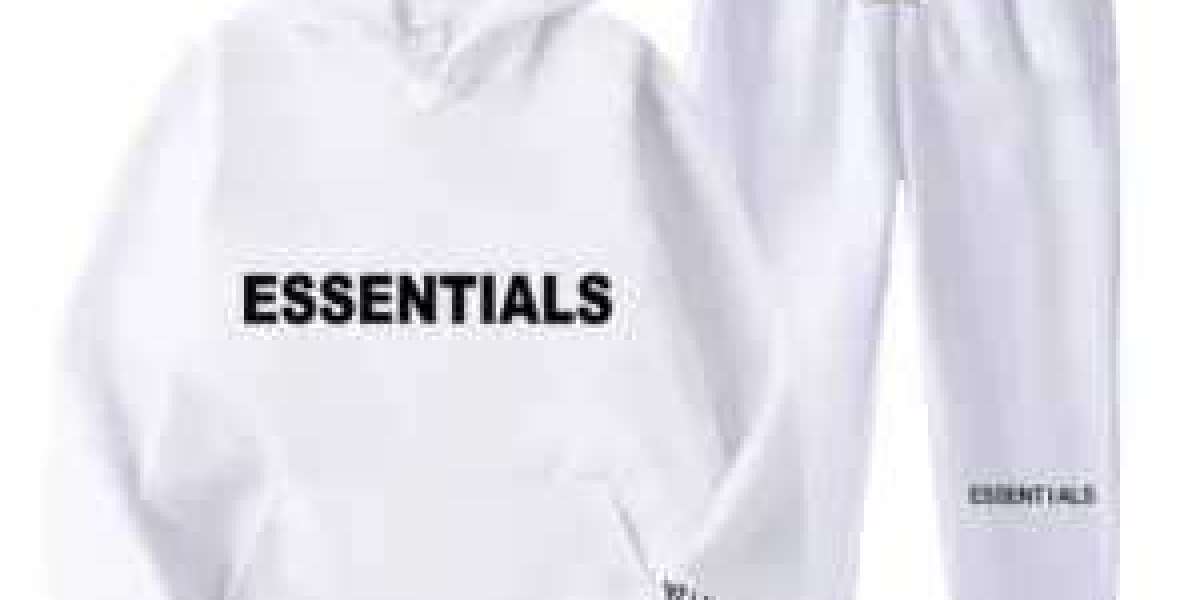 The Rise of the Essentials Hoodie: Comfort, Style, and Streetwear Dominance