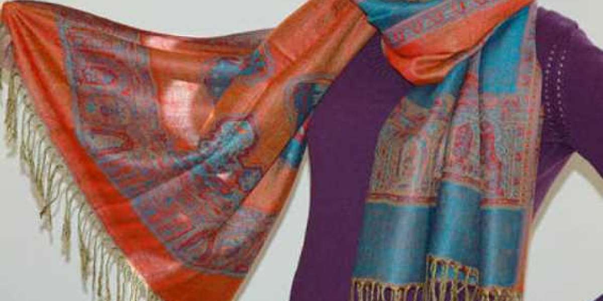 Timeless Elegance: The Art of Styling a Pashmina Scarf